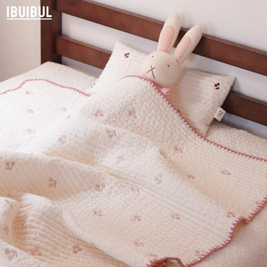 【 Kids Baby ミニイブルかわいい刺繍入り 綿100%  90x140cm 】 サラサラ気持ちいい肌ざわり キッズ・ベビーお昼寝布団  掛け布団  ブランケット ハーフケット 肌掛け 膝掛け ひざかけ プレゼント