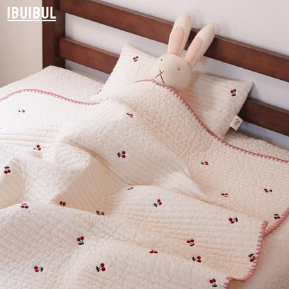 【 Kids Baby ミニイブルかわいい刺繍入り 綿100%  90x140cm 】 サラサラ気持ちいい肌ざわり キッズ・ベビーお昼寝布団  掛け布団  ブランケット ハーフケット 肌掛け 膝掛け ひざかけ プレゼント